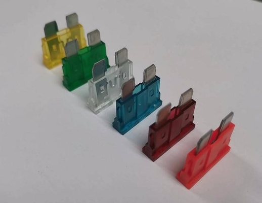Fusibile a lama automobilistica nero DC32V 1A applicabile alla protezione del ramo interno