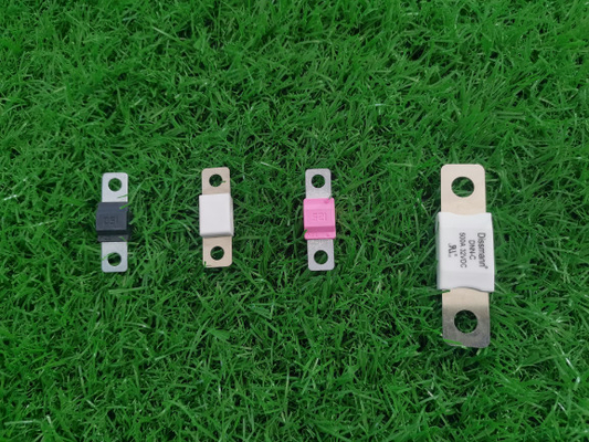 Fusibile automobilistico in ceramica Uso principale nella sicurezza della batteria dell'auto Fusibile standard UL in Cina