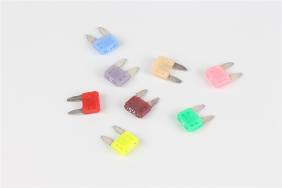 Mini Fast Blow Fuse, fusibile automobilistico della lama di DC32V 4Amp piccolo inserisce