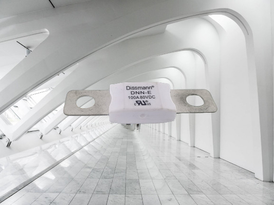 Tipo piano a bullone ceramico DC2700A di dimensione media del fusibile 32VDC che rompe capacità